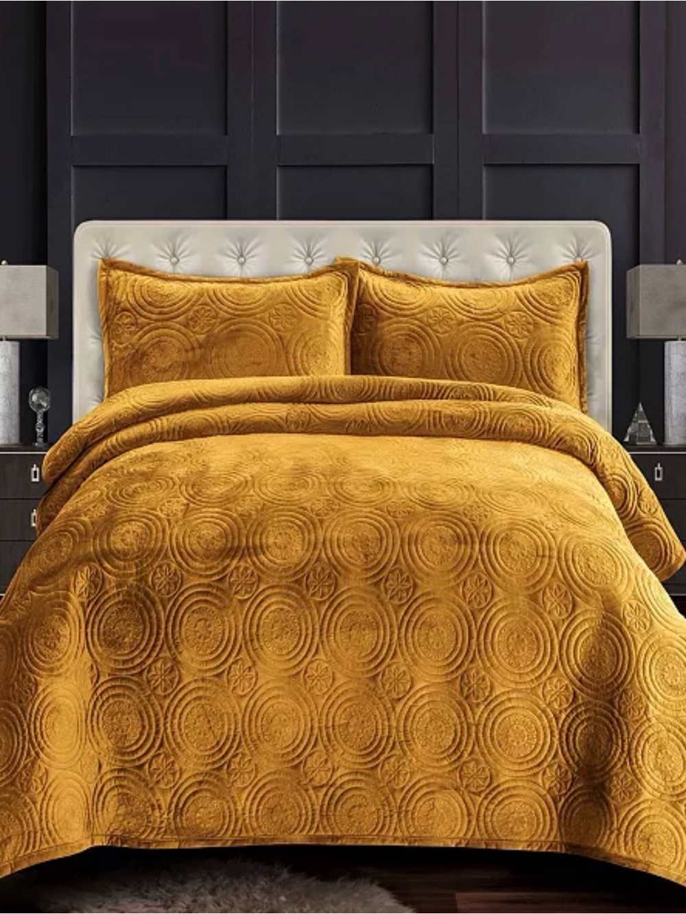 Tribeca Living
Capri Medallion Velvet Oversized Solid 3 Piece Quilt Set, Queen